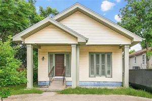 featured image of 3206 Cadiz St