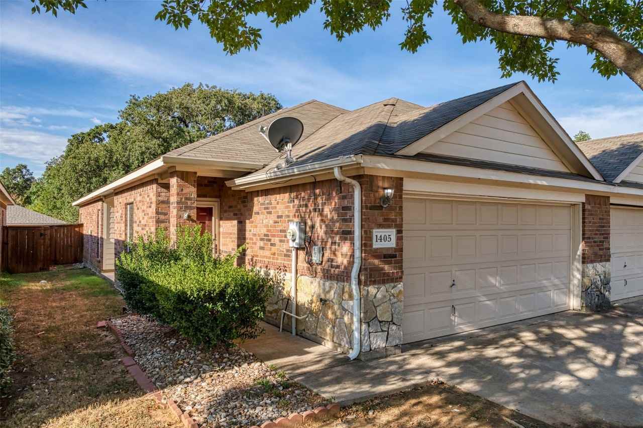 1405 Piedmont Dr - Photo 3 of 27