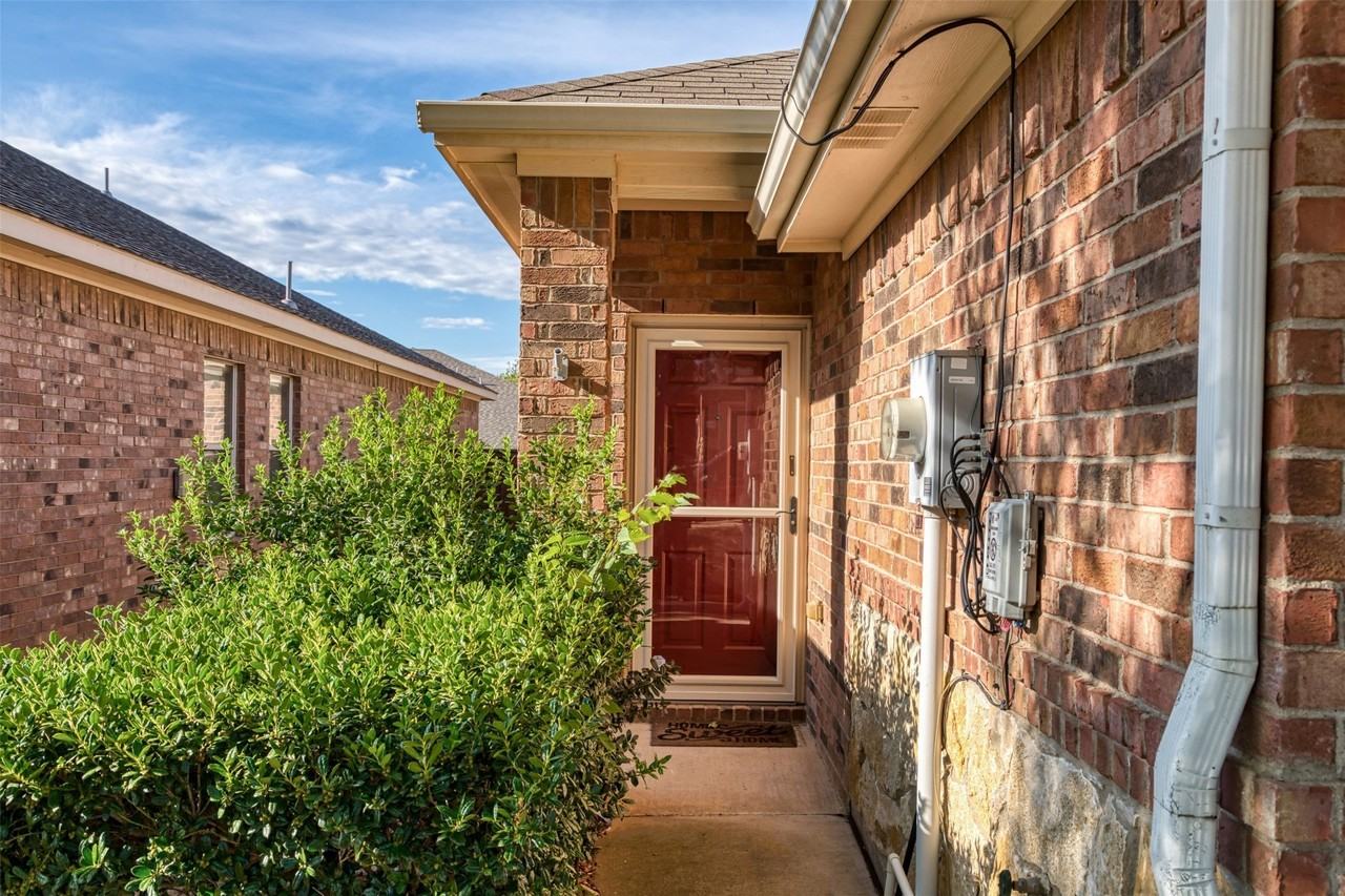 1405 Piedmont Dr - Photo 4 of 27