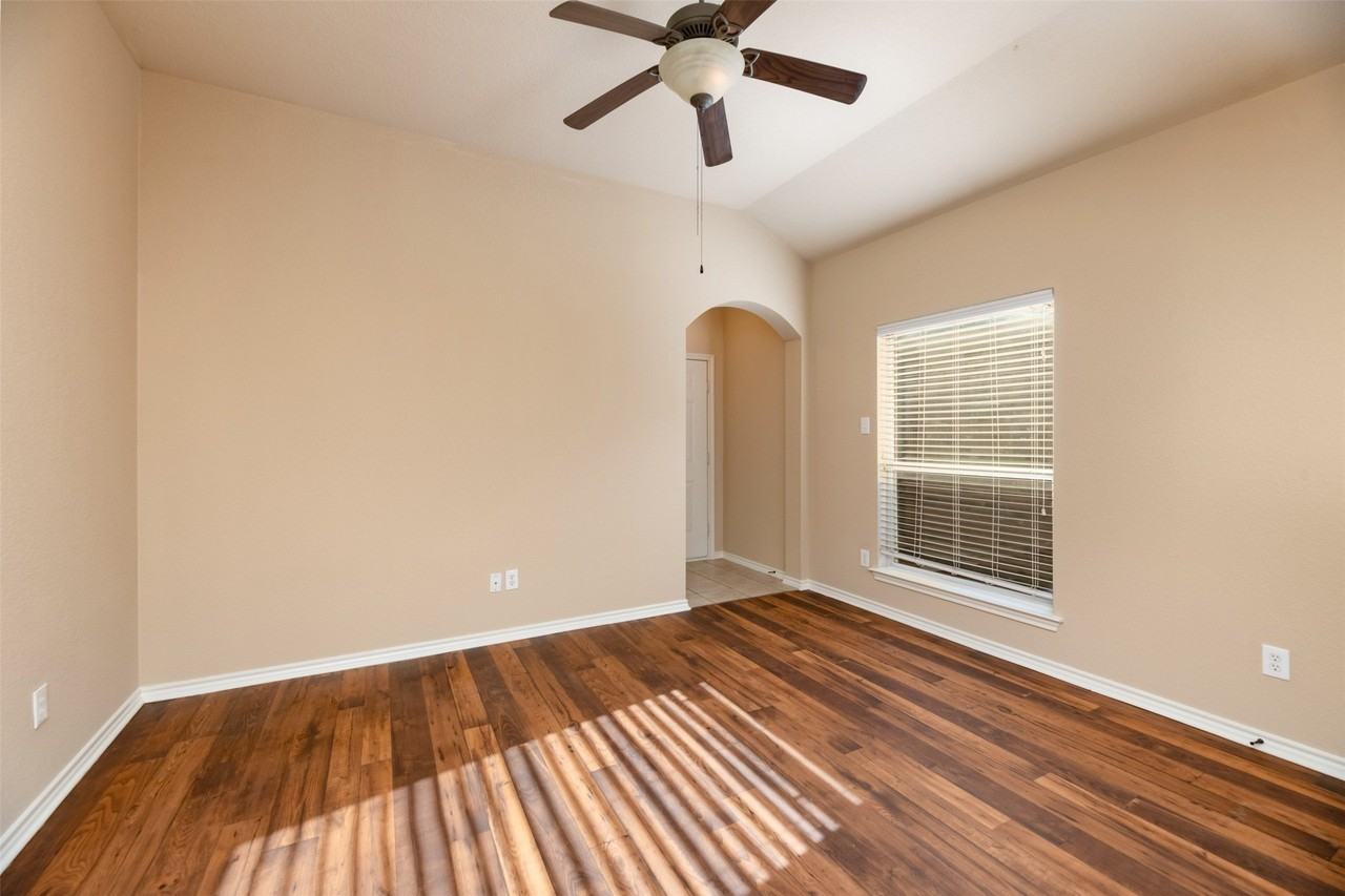 1405 Piedmont Dr - Photo 6 of 27