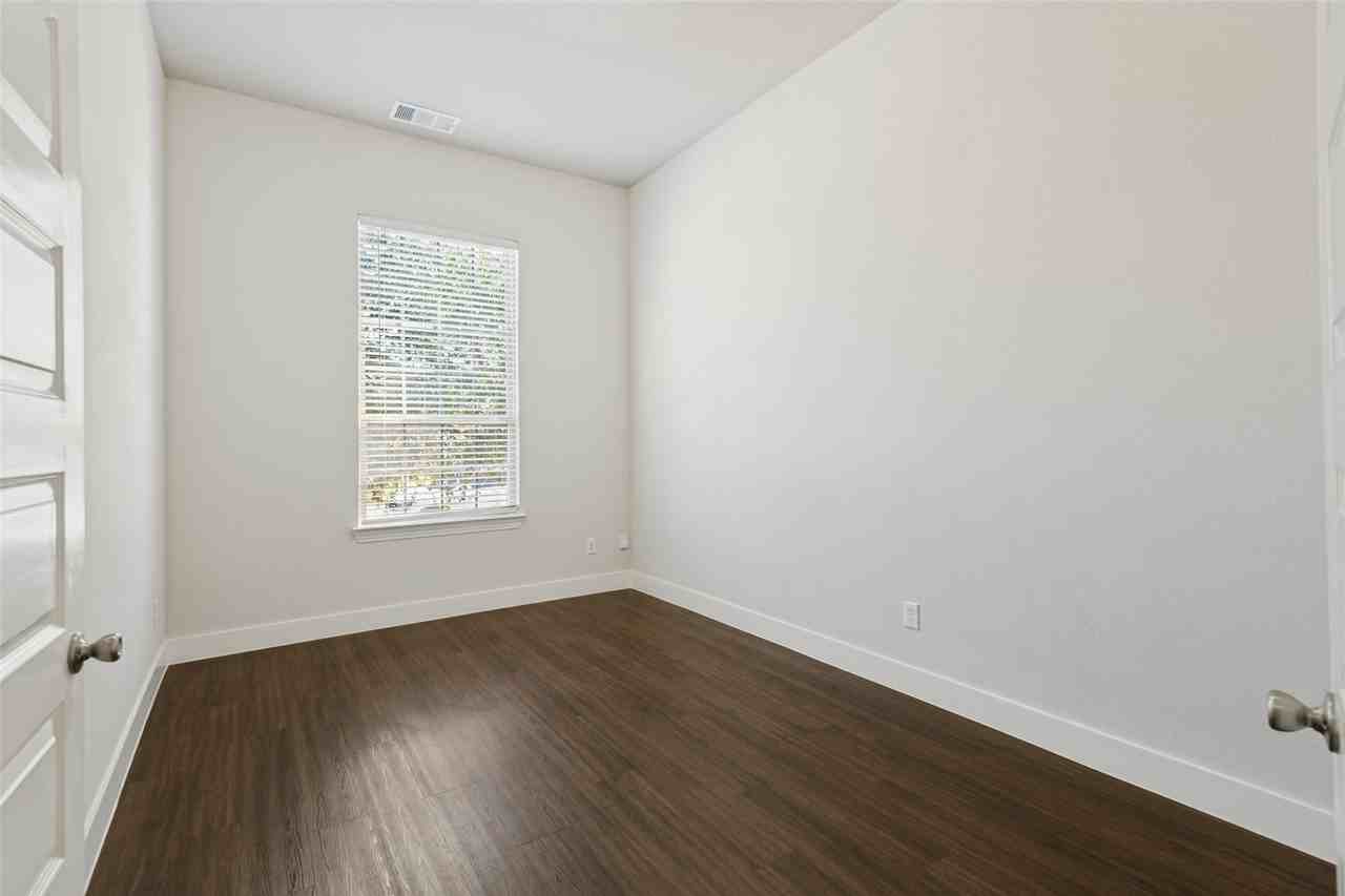 1665 Sheldon Dr - Photo 5 of 12