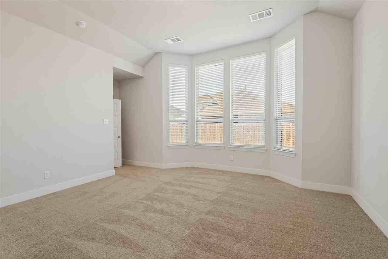 1665 Sheldon Dr - Photo 7 of 12