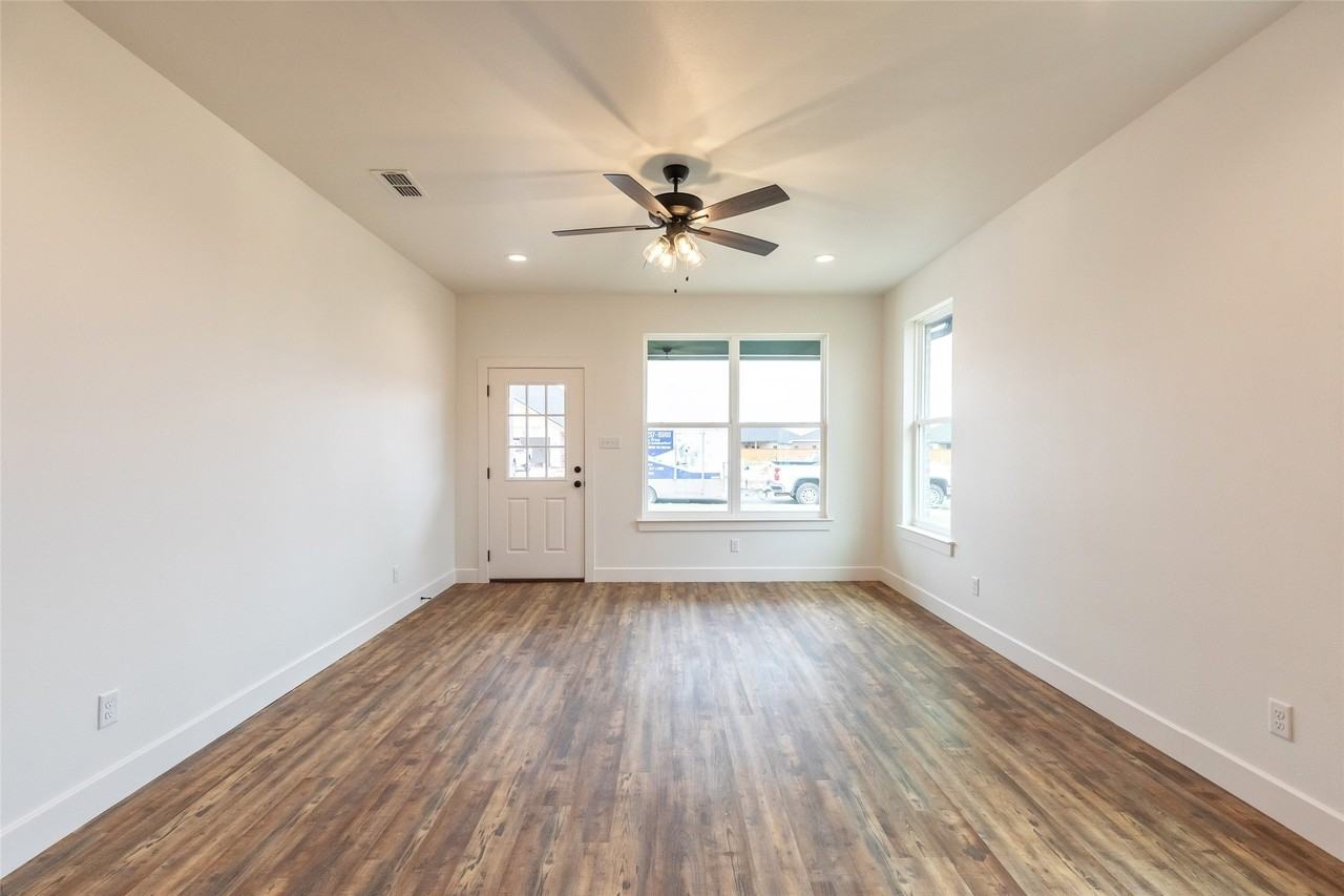 8001 Sawdust Trl - Photo 6 of 34