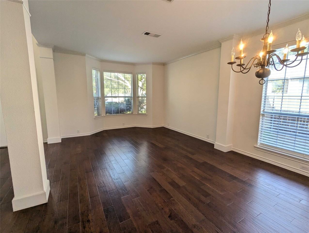 7686 Creekmere Dr - Photo 3 of 40