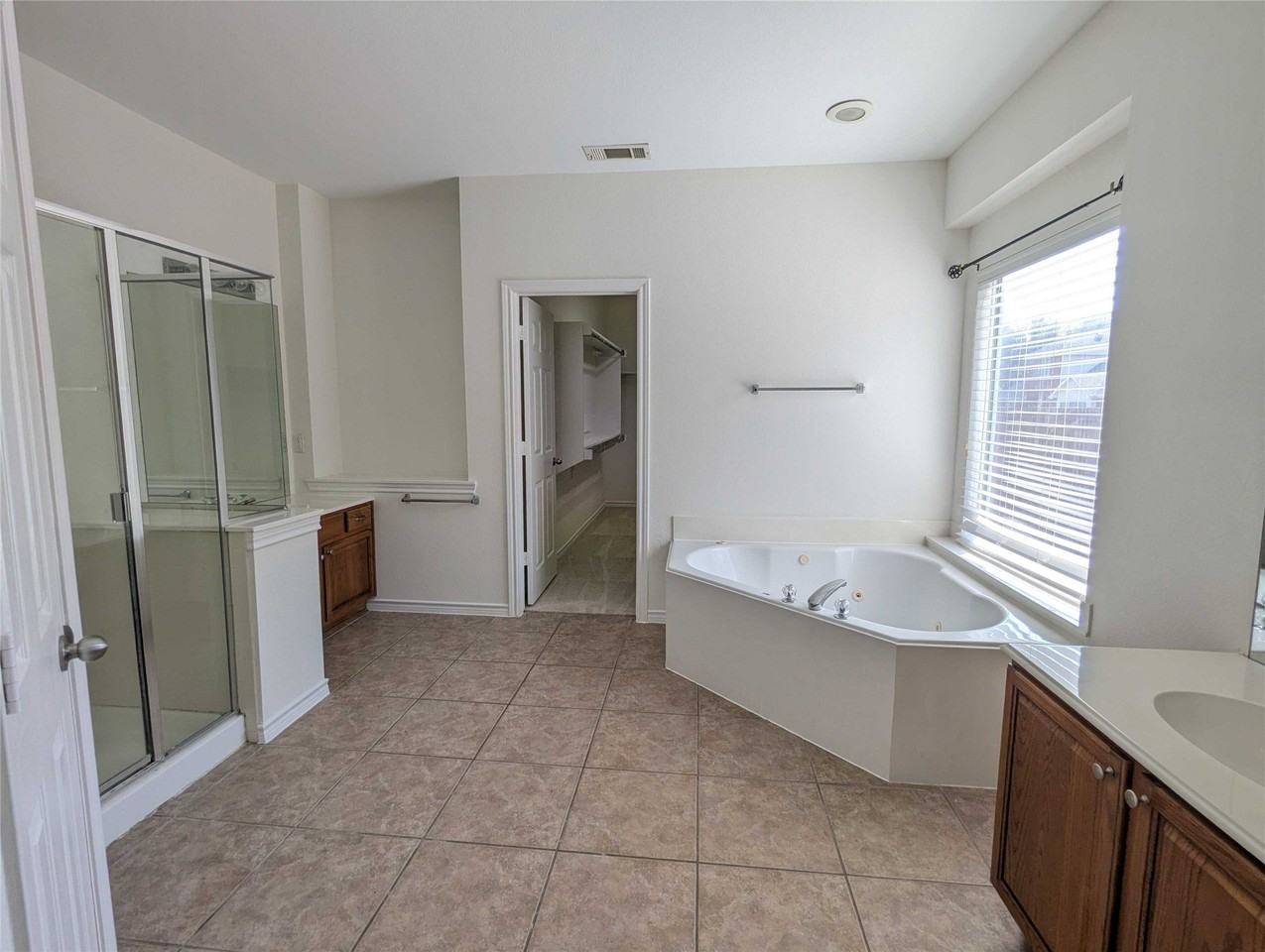 7686 Creekmere Dr - Photo 6 of 40