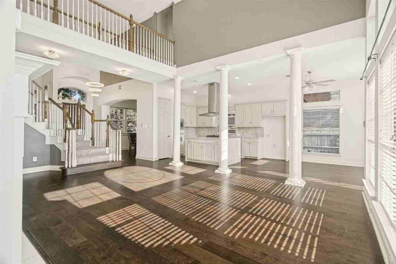 9028 Bottlebrush Ln - Photo 4 of 25