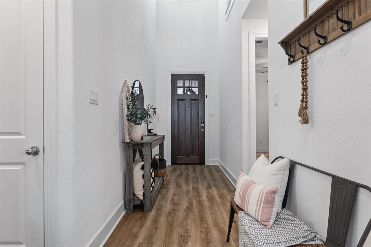 1332 Thompson Rd - Photo 2 of 38