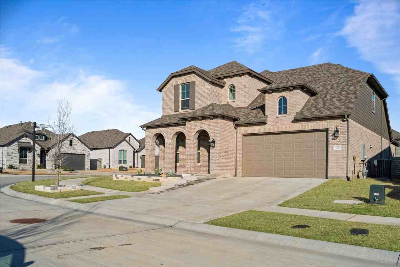 1332 Thompson Rd - Photo 4 of 38
