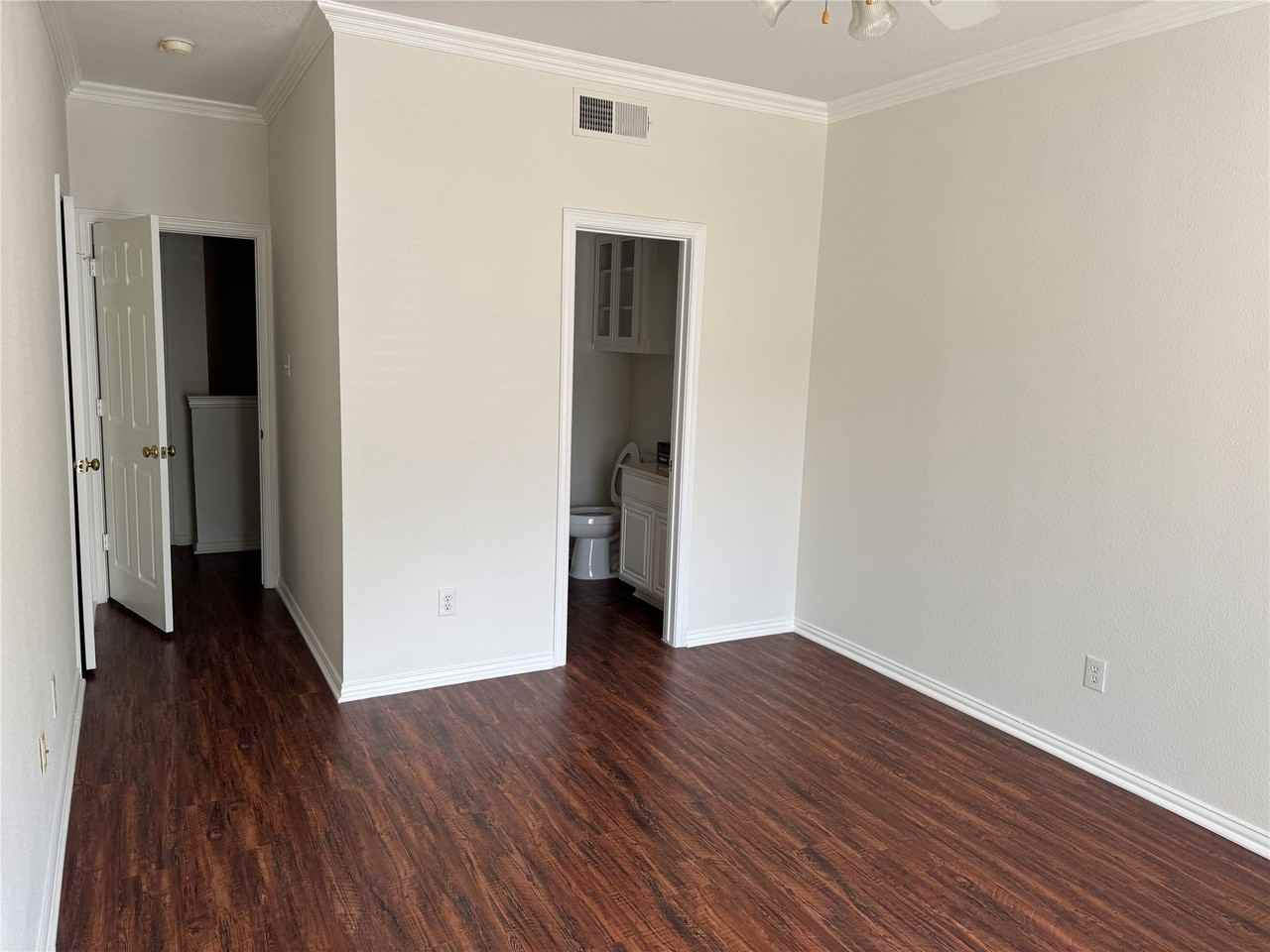 2453 Southcourt Cir - Photo 3 of 7