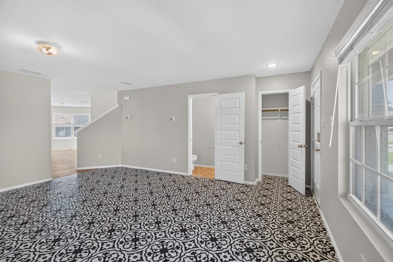 6341 Bollard Dr - Photo 4 of 32