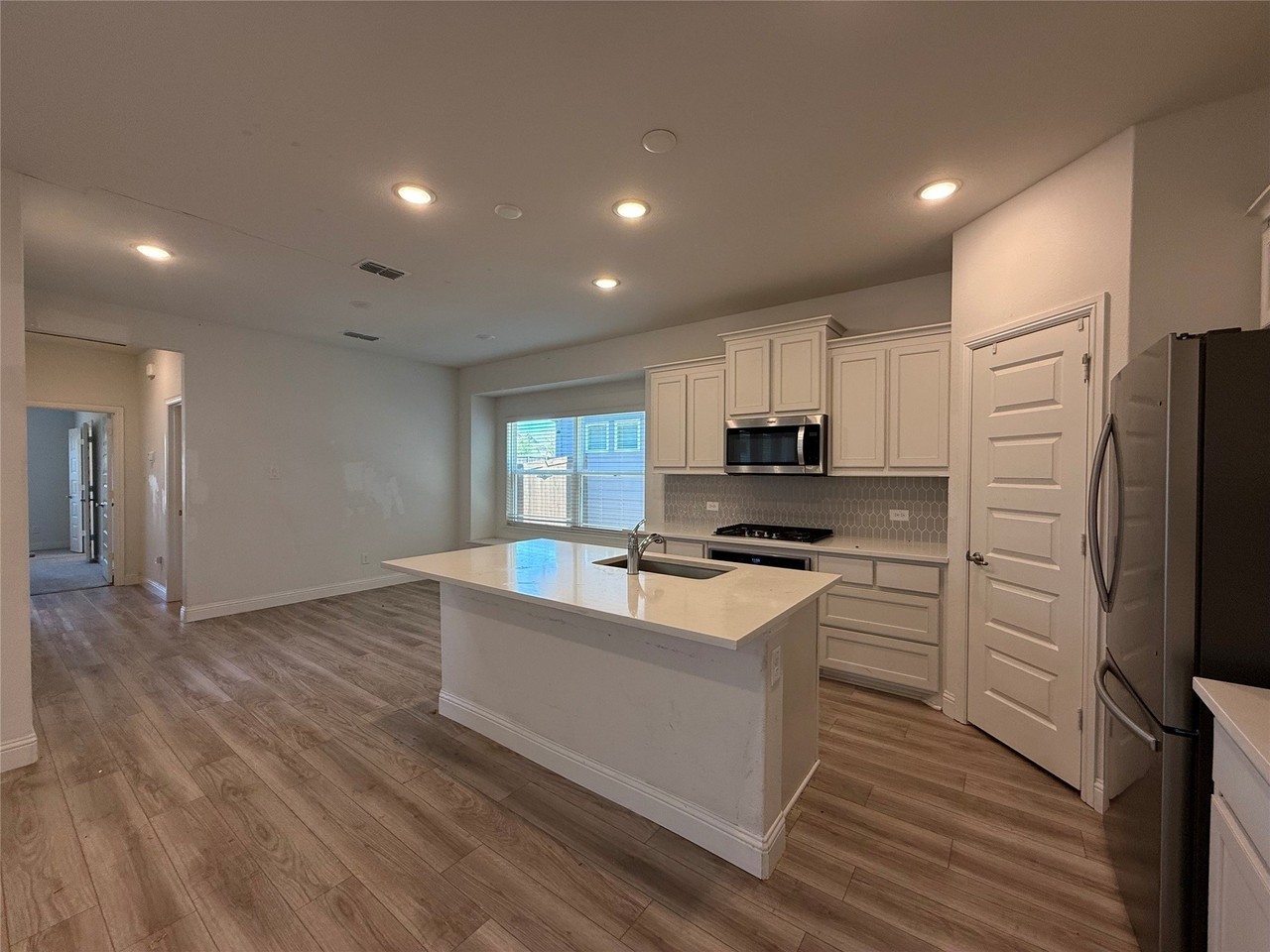 309 Boston Dr - Photo 3 of 28
