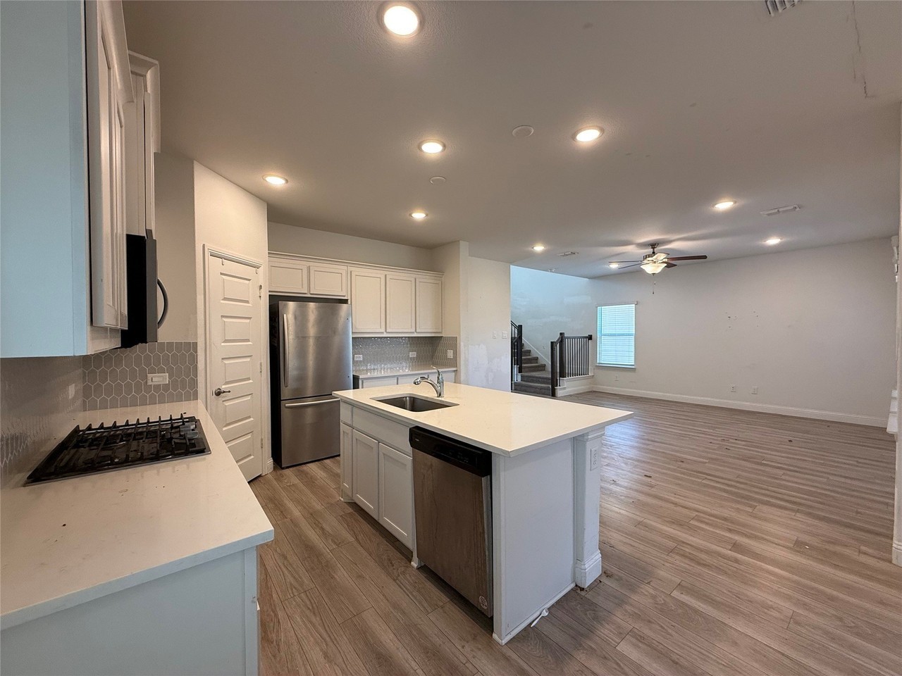 309 Boston Dr - Photo 4 of 28