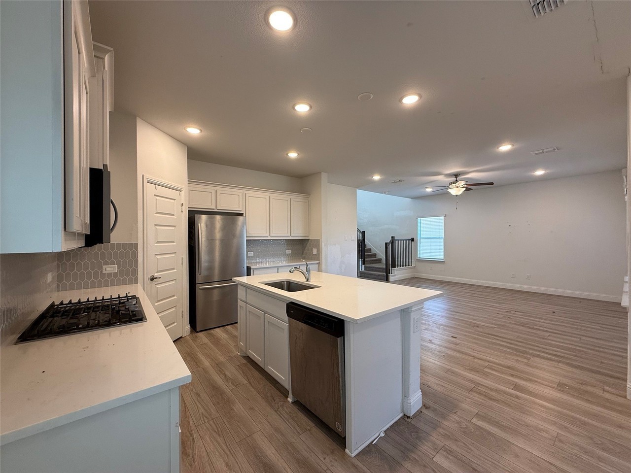 309 Boston Dr - Photo 5 of 28