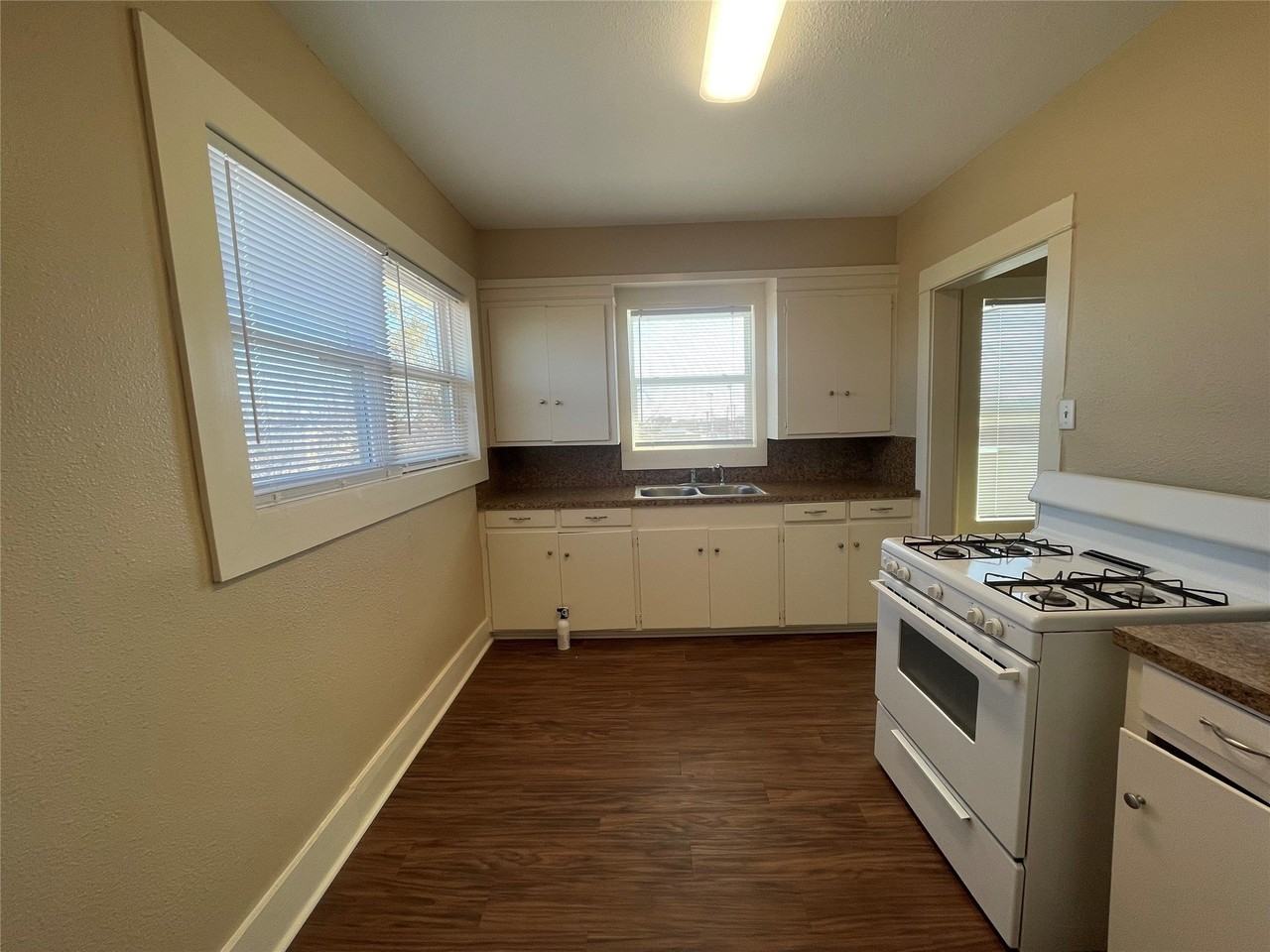 1702 S 3rd St - Photo 7 of 10