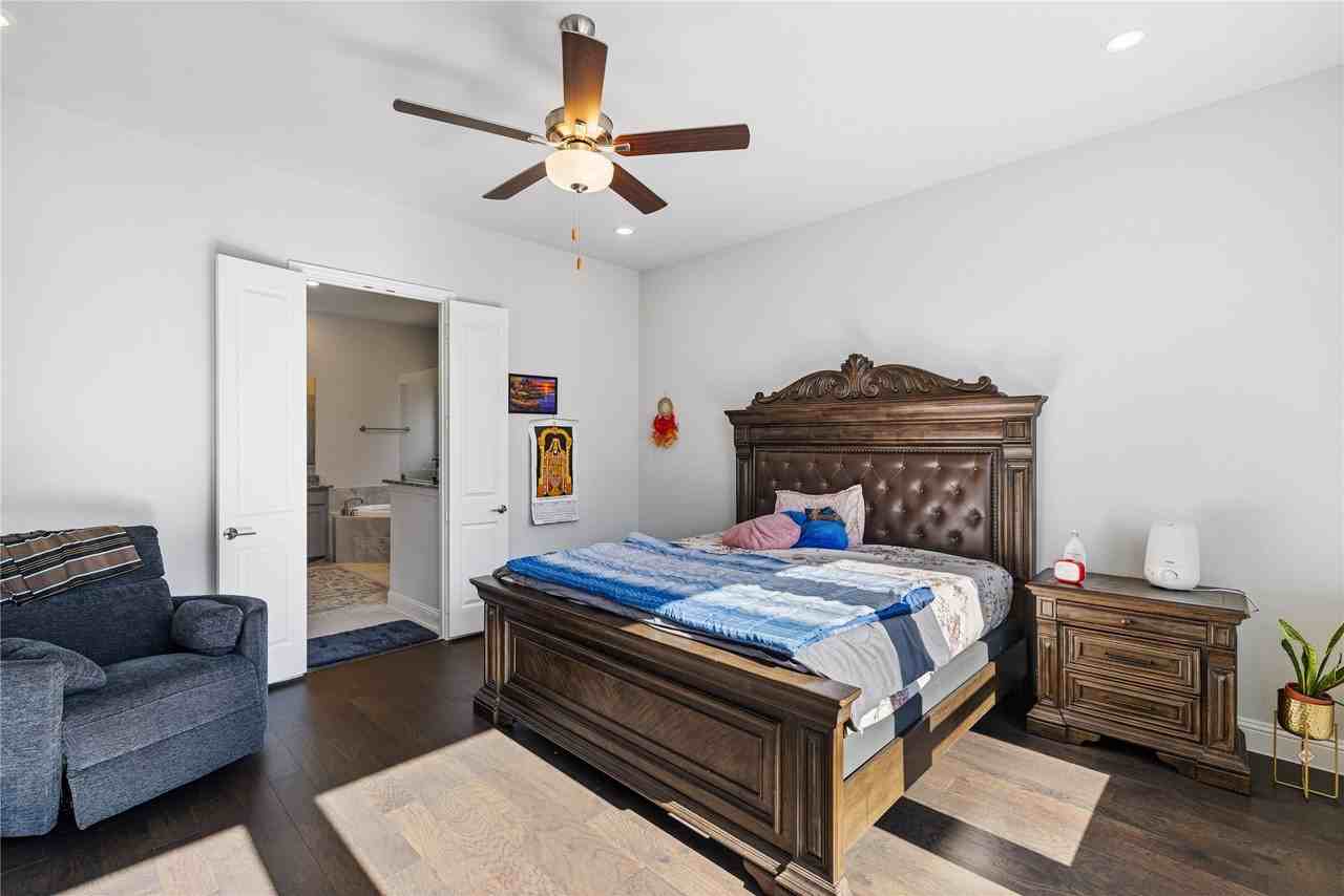 1447 20th St - Photo 4 of 40