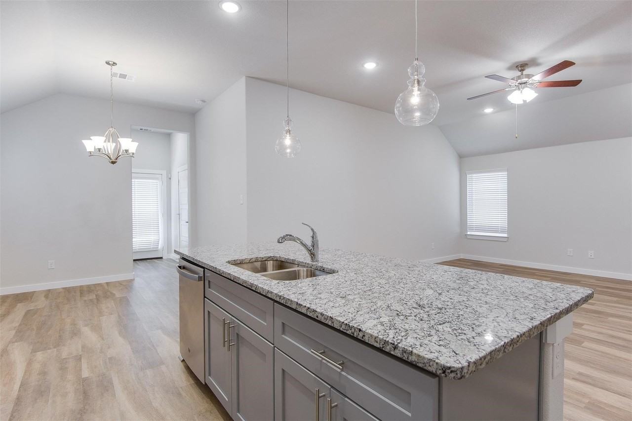 1716 Everitt Trl - Photo 5 of 11