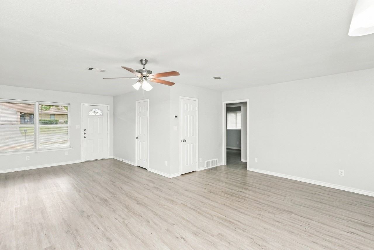 1214 Lynn St - Photo 3 of 16