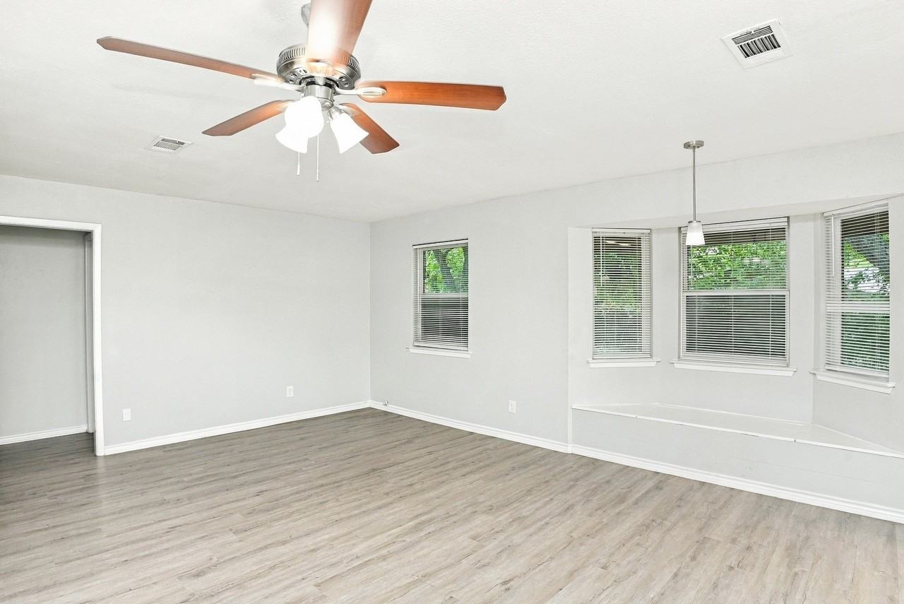 1214 Lynn St - Photo 4 of 16