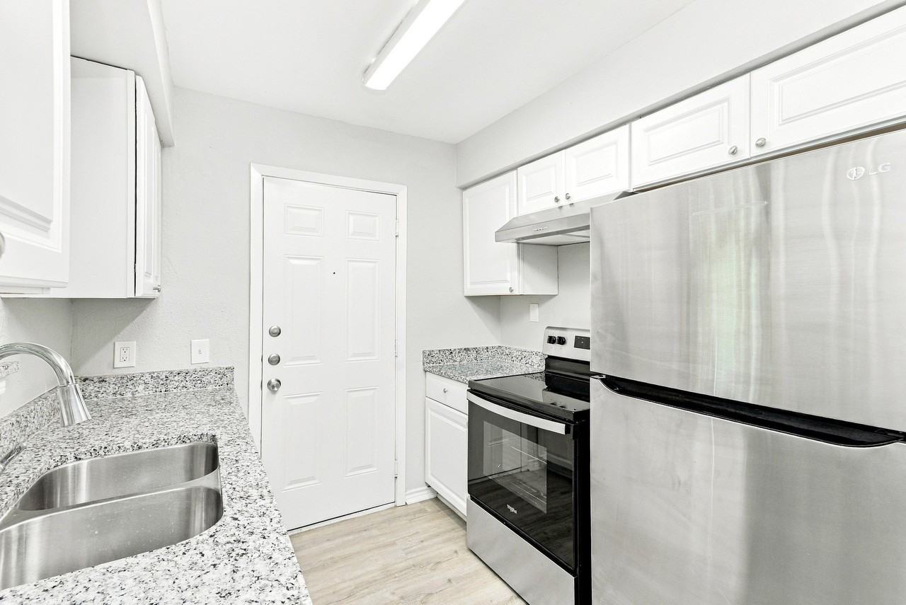 1214 Lynn St - Photo 6 of 16