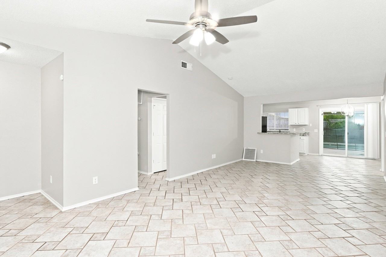 7509 Atlantic Dr - Photo 3 of 16