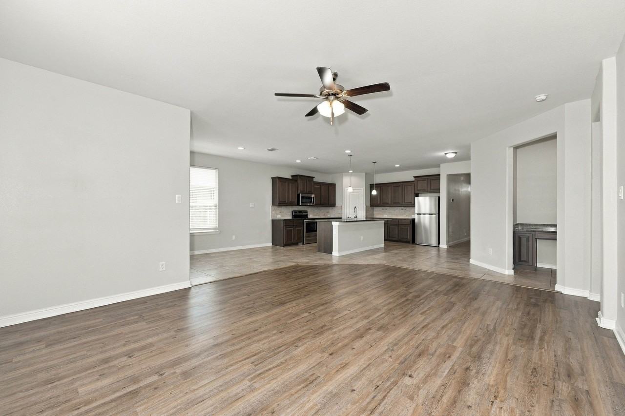2614 Lavender Ln - Photo 2 of 18