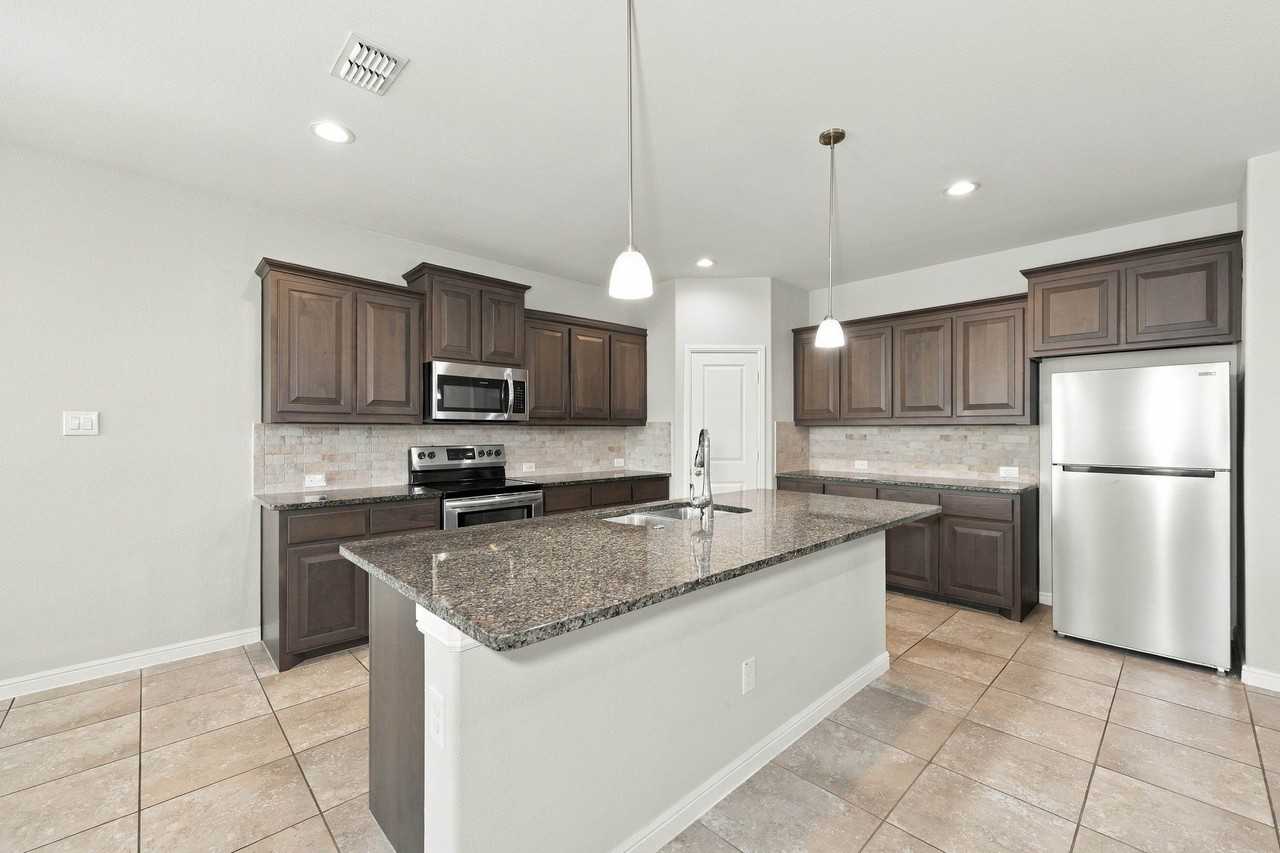 2614 Lavender Ln - Photo 3 of 18