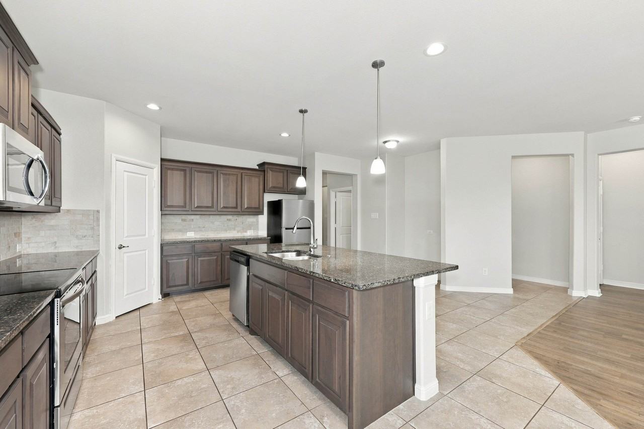 2614 Lavender Ln - Photo 4 of 18