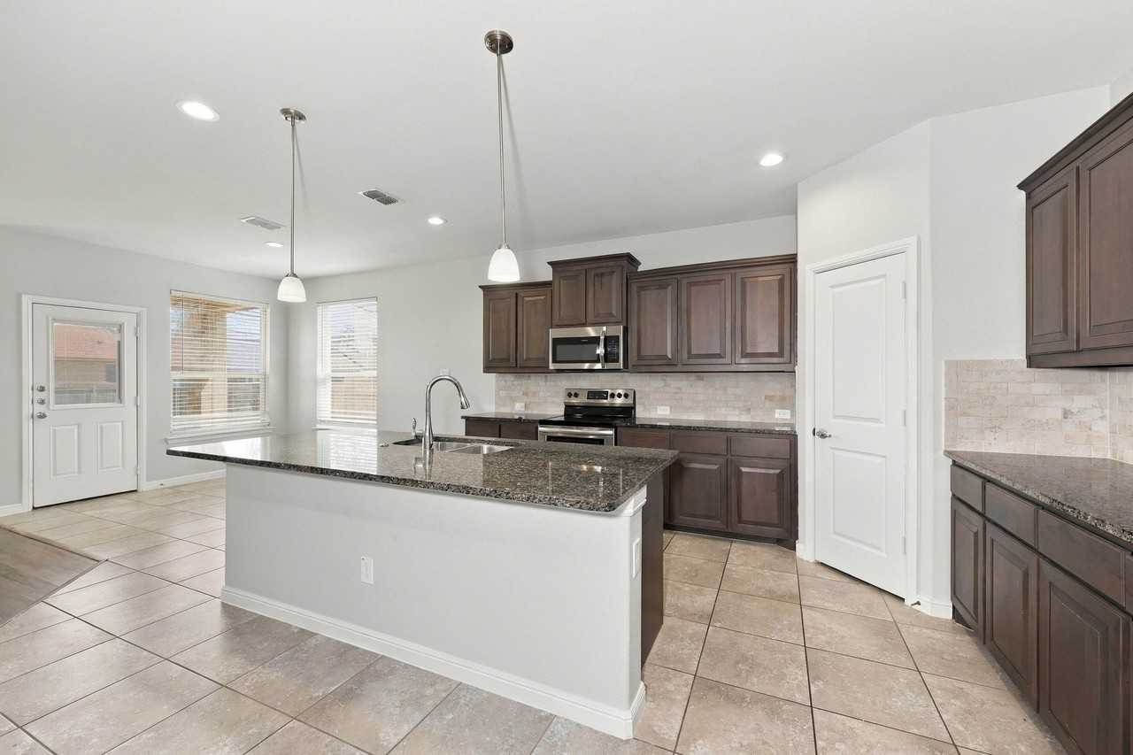 2614 Lavender Ln - Photo 5 of 18