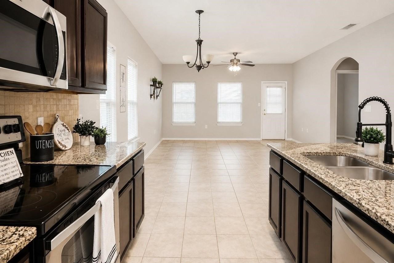 2021 Meadow Park Dr - Photo 5 of 21