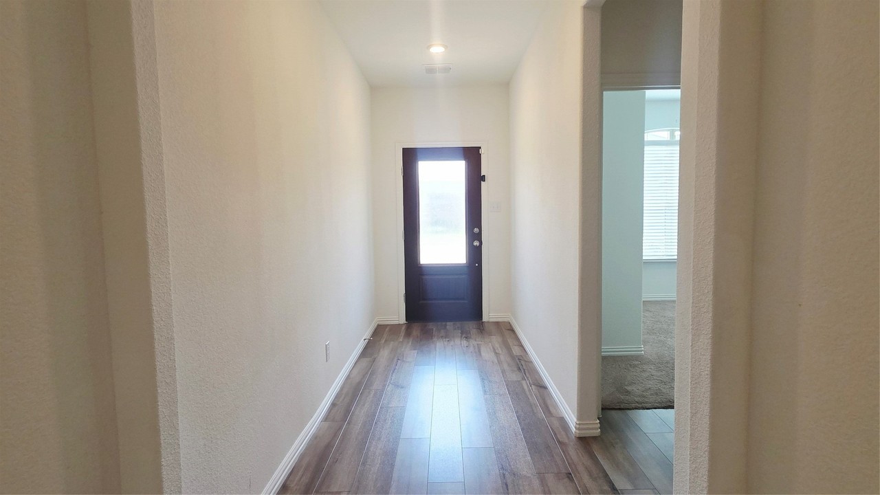 1218 Smoketree Ln - Photo 3 of 24
