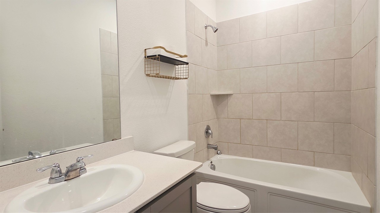 1218 Smoketree Ln - Photo 5 of 24