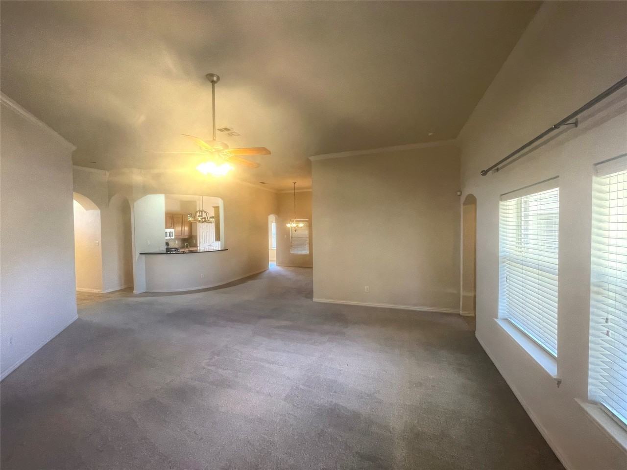 8664 Lariat Cir - Photo 4 of 34
