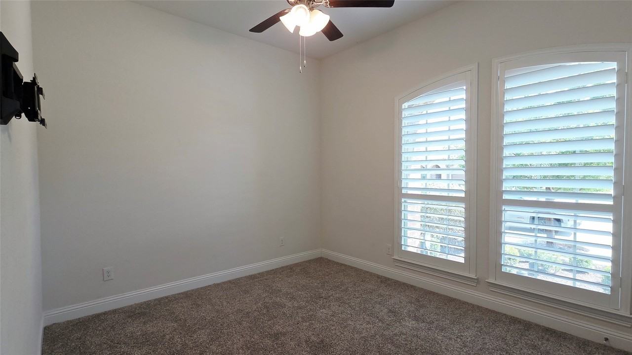 2932 Log Cabin Dr - Photo 3 of 33