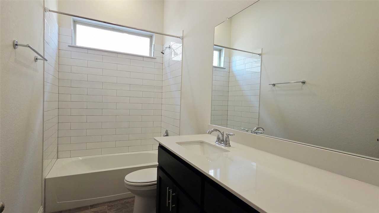 2932 Log Cabin Dr - Photo 4 of 33