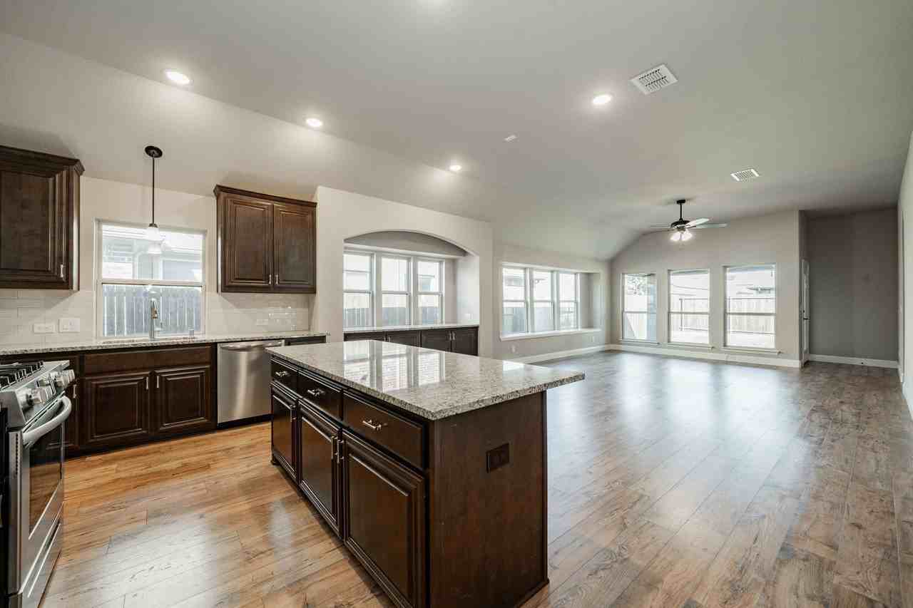 920 Bald Cypress Dr - Photo 6 of 17