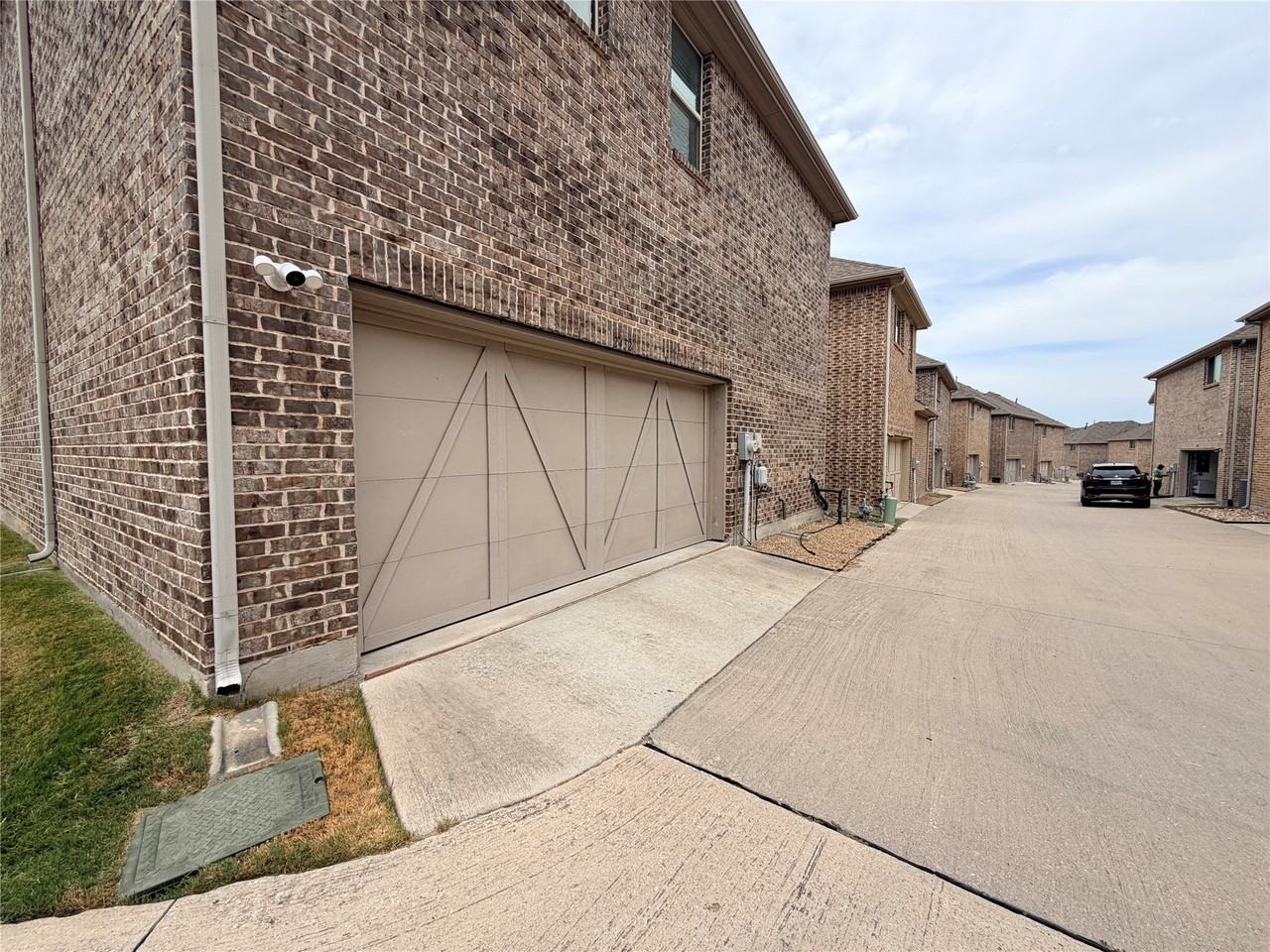 2432 Cathedral Dr - Photo 3 of 3
