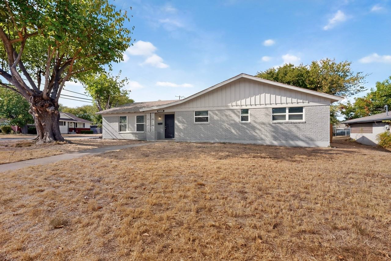 4801 Hollowbrook Rd - Photo 4 of 40