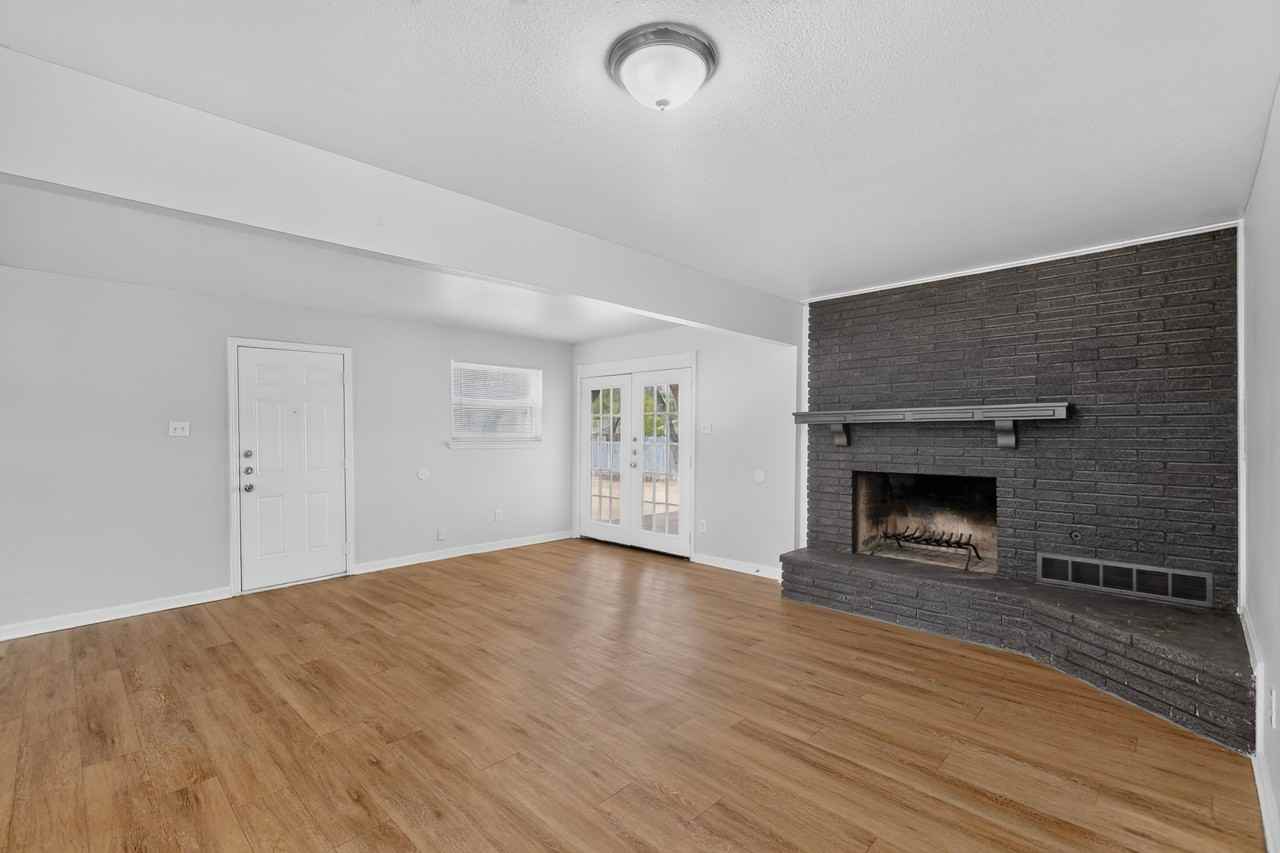 4801 Hollowbrook Rd - Photo 6 of 40