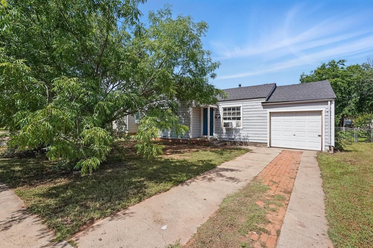 1526 Green St - Photo 2 of 31