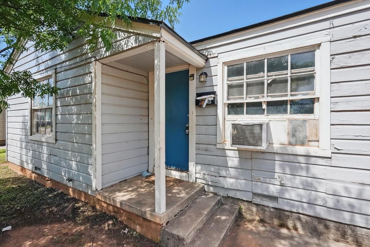 1526 Green St - Photo 3 of 31