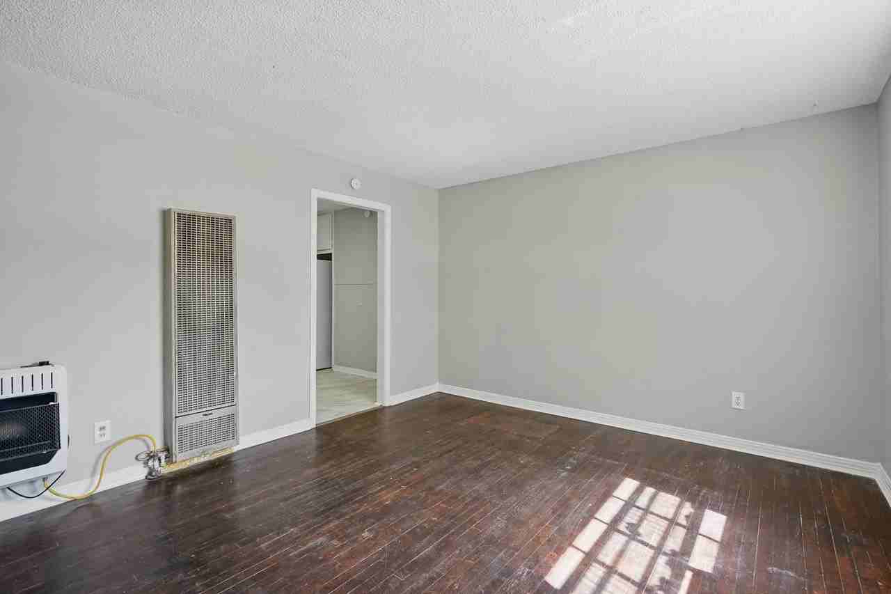 1526 Green St - Photo 5 of 31