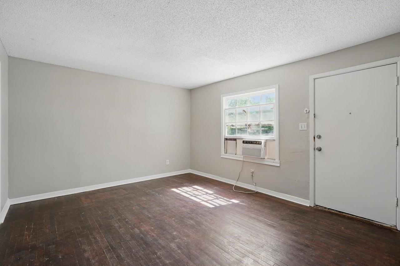 1526 Green St - Photo 6 of 31