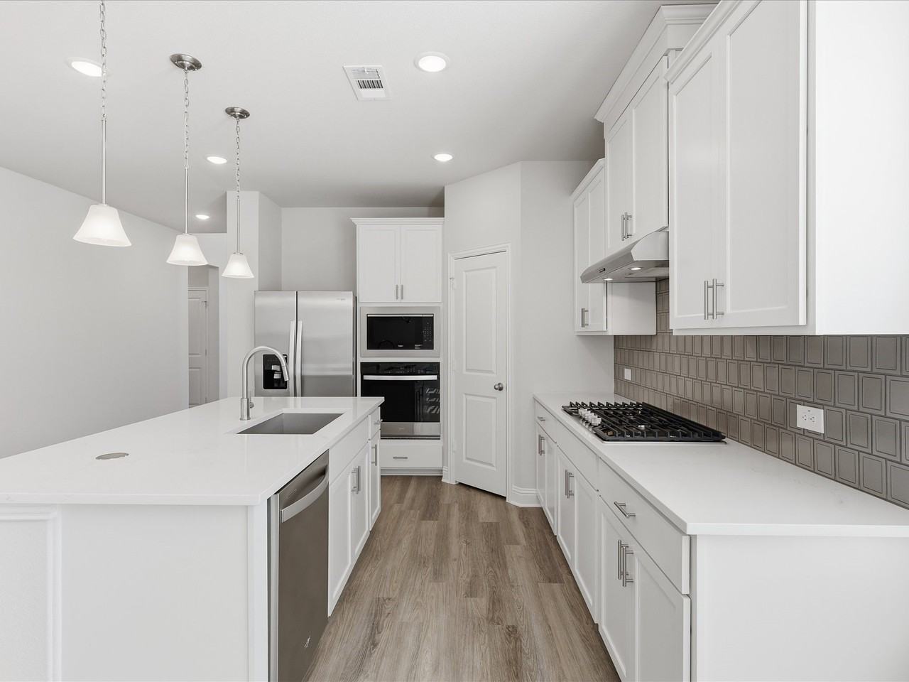 2620 Fargo Pl - Photo 6 of 30