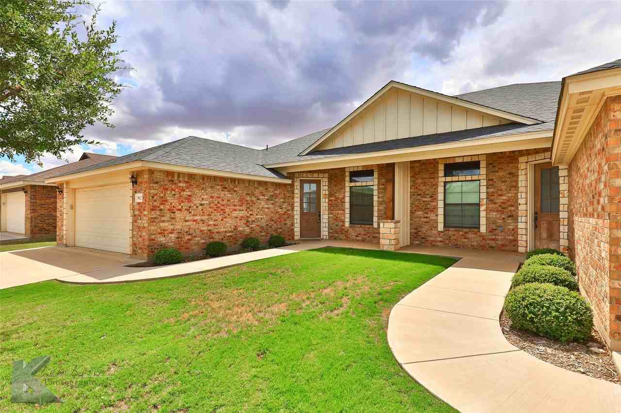 3812 Carrera Ln - Photo 4 of 31