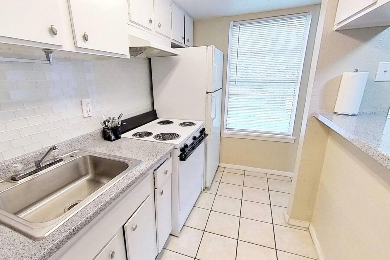 4040 Brown St #8 - Photo 5 of 6