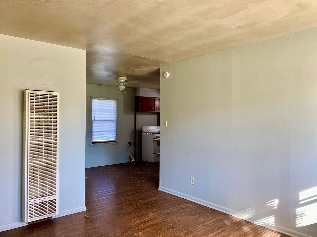 2726 Beech St - Photo 2 of 9