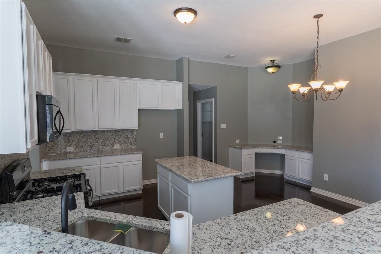 830 Brittany Way - Photo 7 of 22