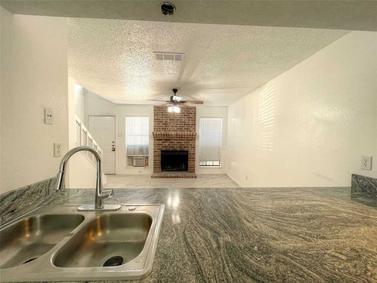 1032 Mckinley St #B - Photo 4 of 18