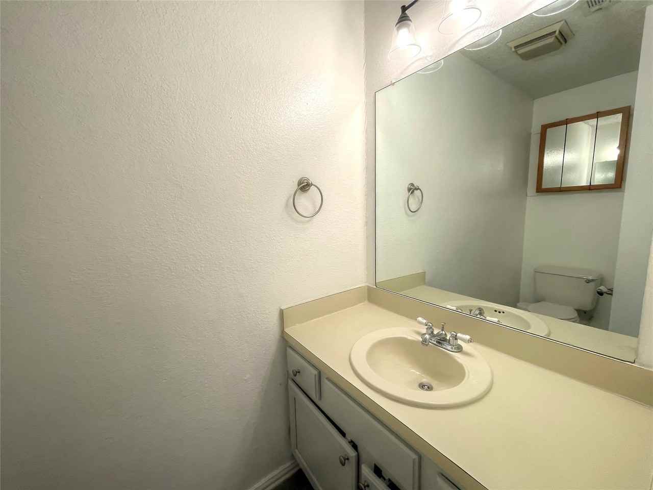 1032 Mckinley St #B - Photo 5 of 18