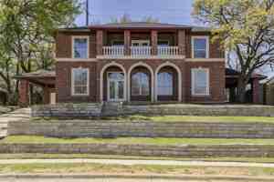 featured image of 2916 Forestwood Dr